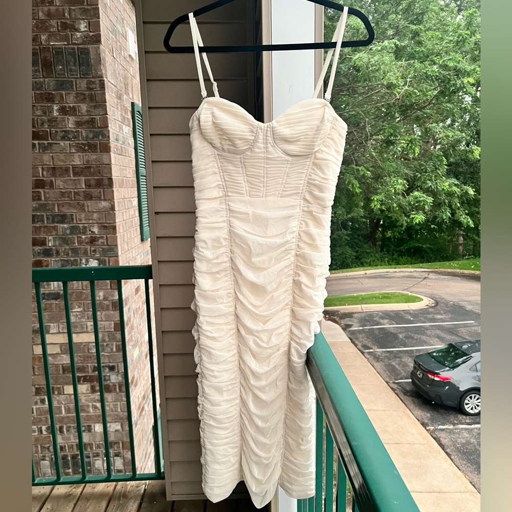 🆕BCBGMaxAzria Off-White Ruched Mesh Corset Midi Dress Size 6 Bridal Shower Party - Picture 4 of 16
